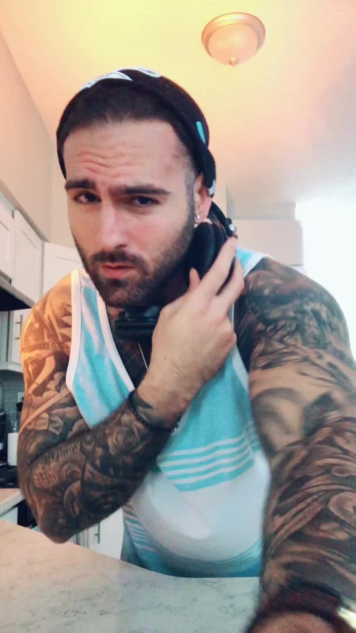 @nicky_bondz