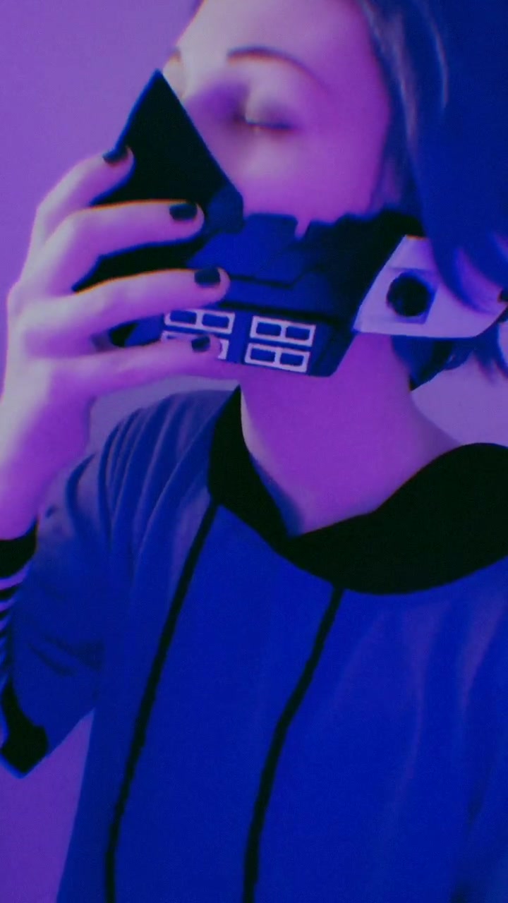 @V!