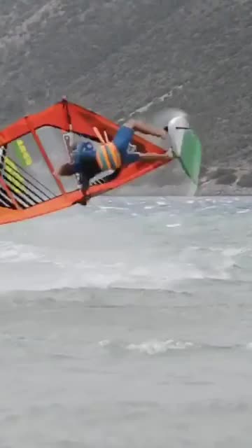 @windsurfcrashs