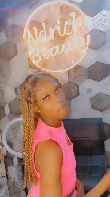@NDRICH Beauty empire 💋