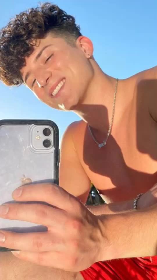 @Tony.Lopez.🥵❤️💛🐝