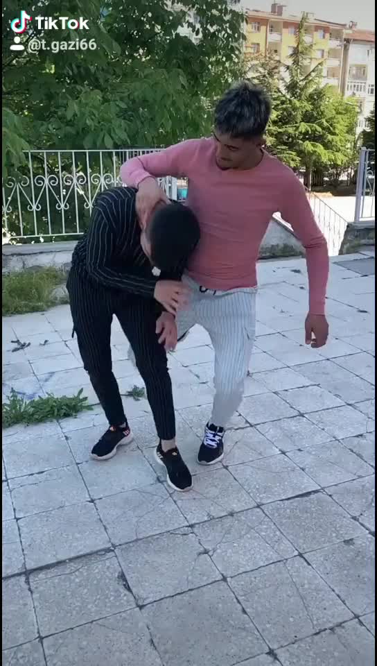 @Gözlüklü Adam