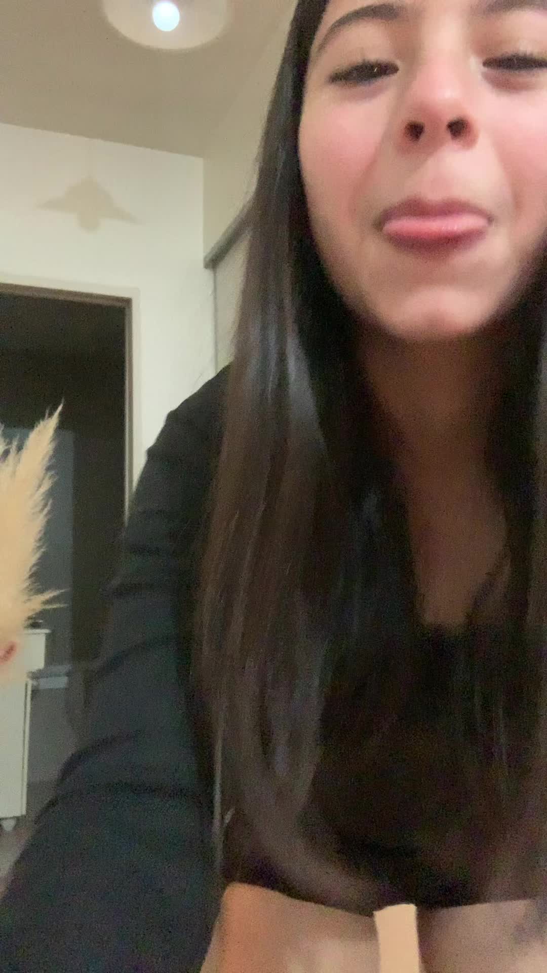 @briflores__