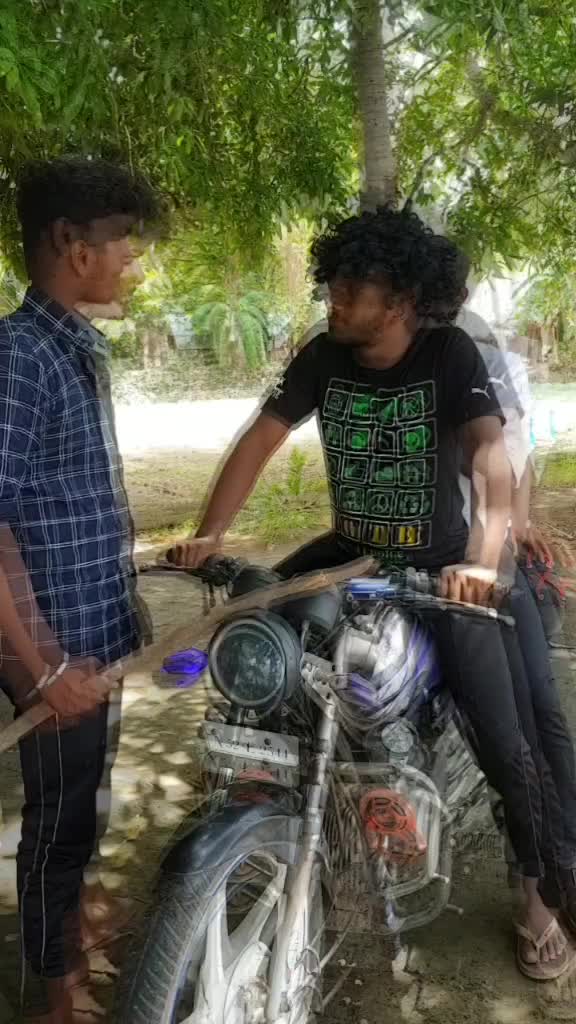 @':தமிழ் கிறுக்கன்:'