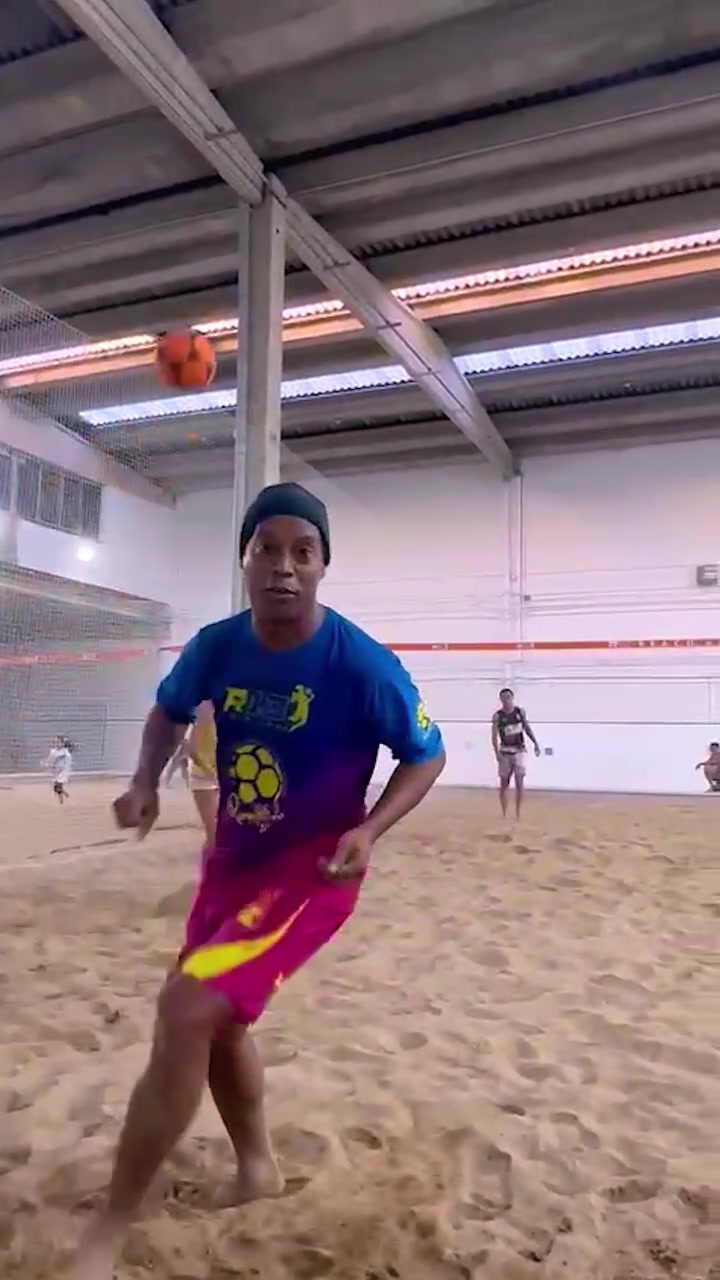 @Ronaldinho