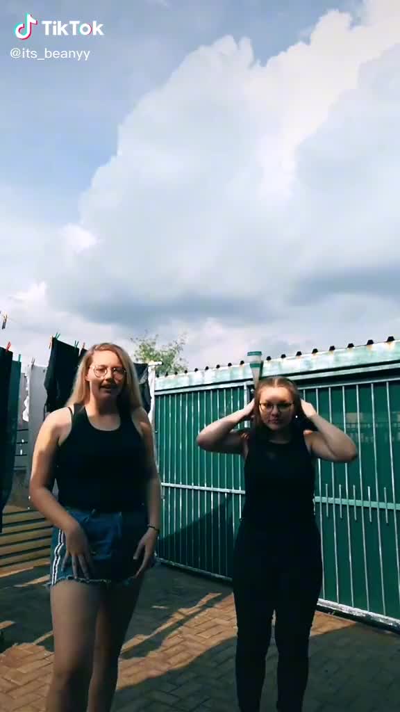 @:โ
