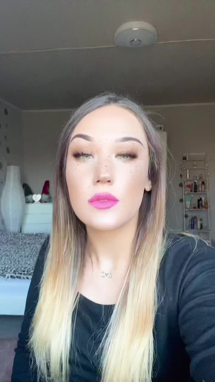 @Каролина.🖤