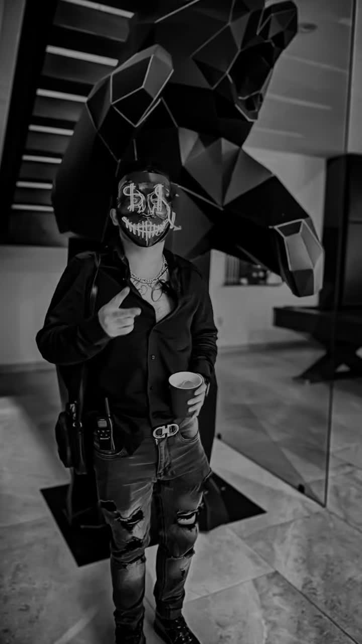 @ValentinoMX