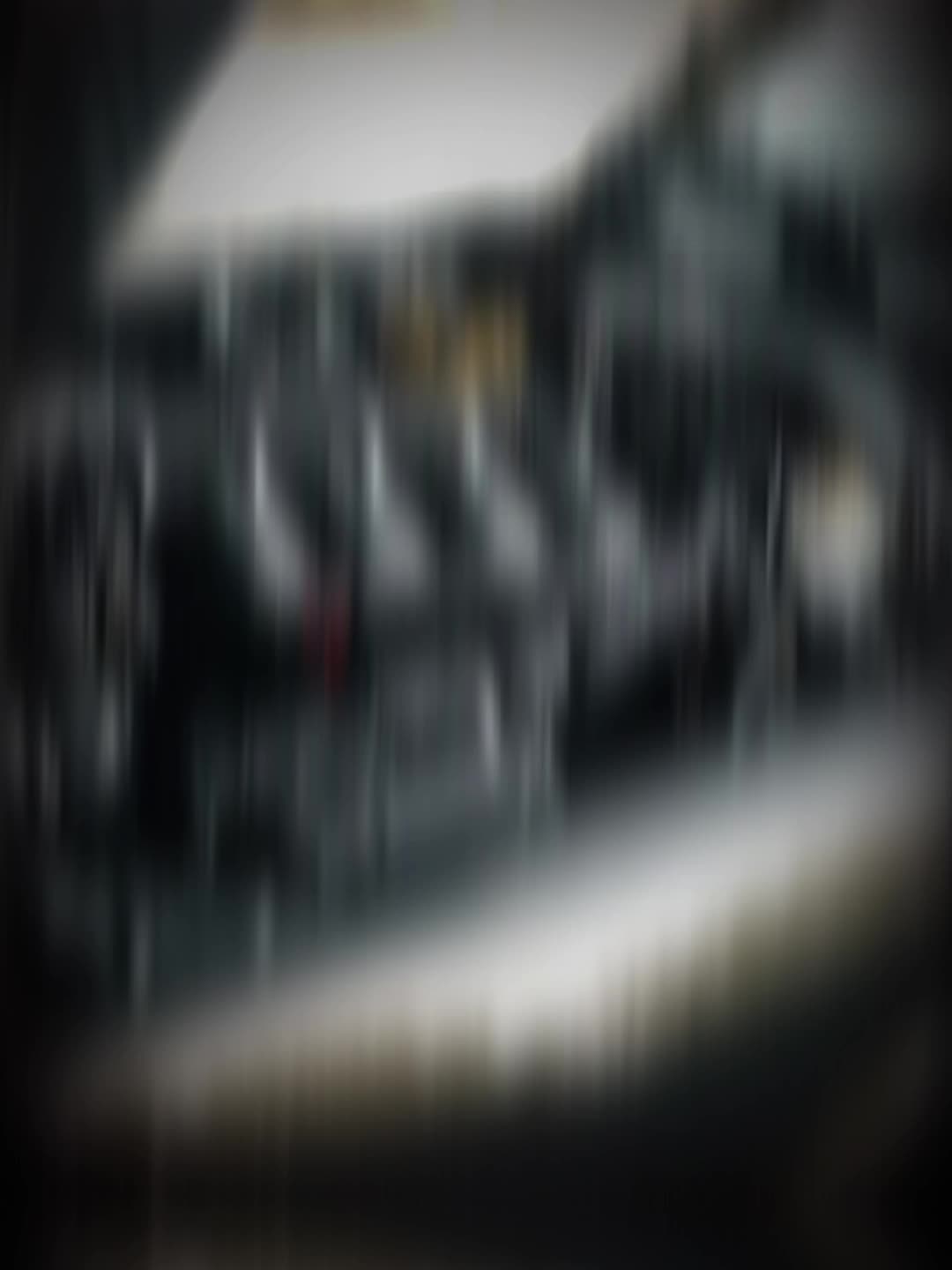 @//M
