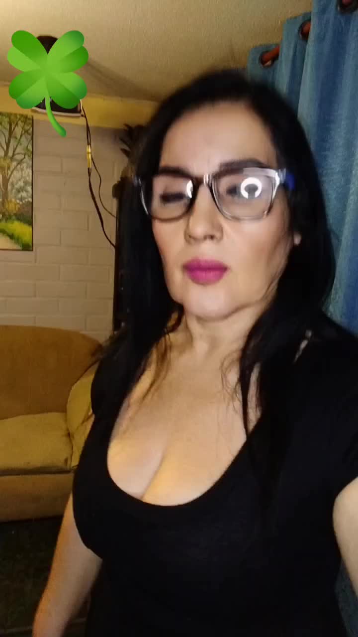 @v_i_v_i_a_n_a_o_8