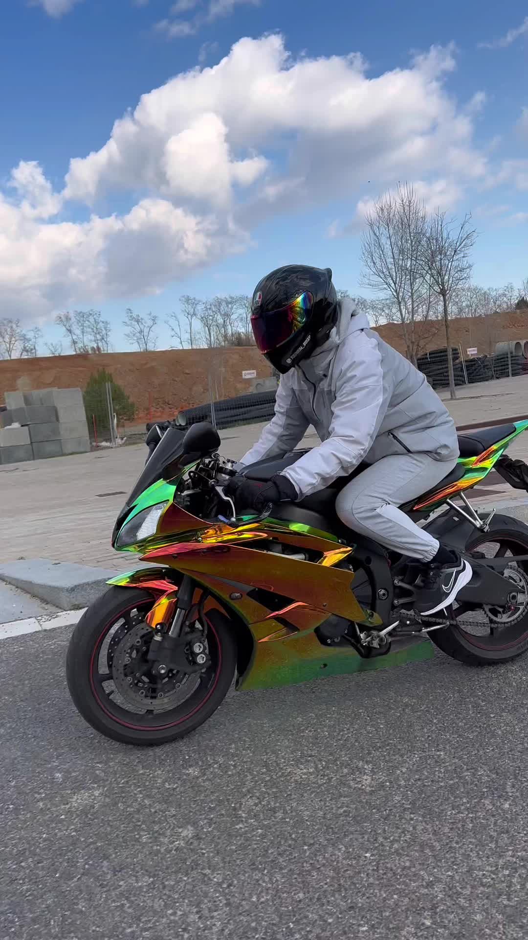 @Radikal_biker