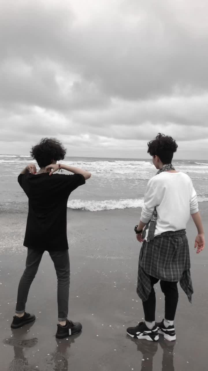 @ariwnwz_