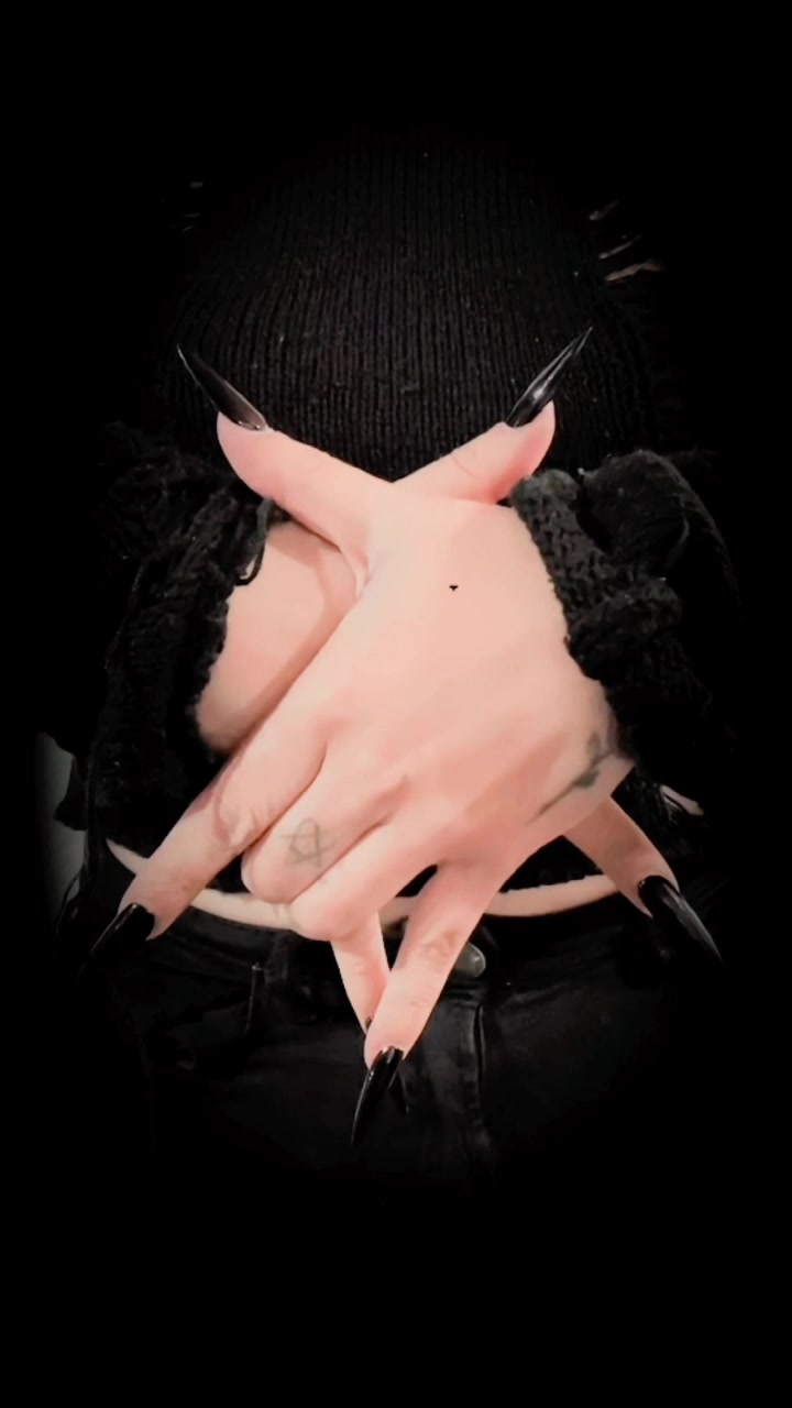 @monniemoon_