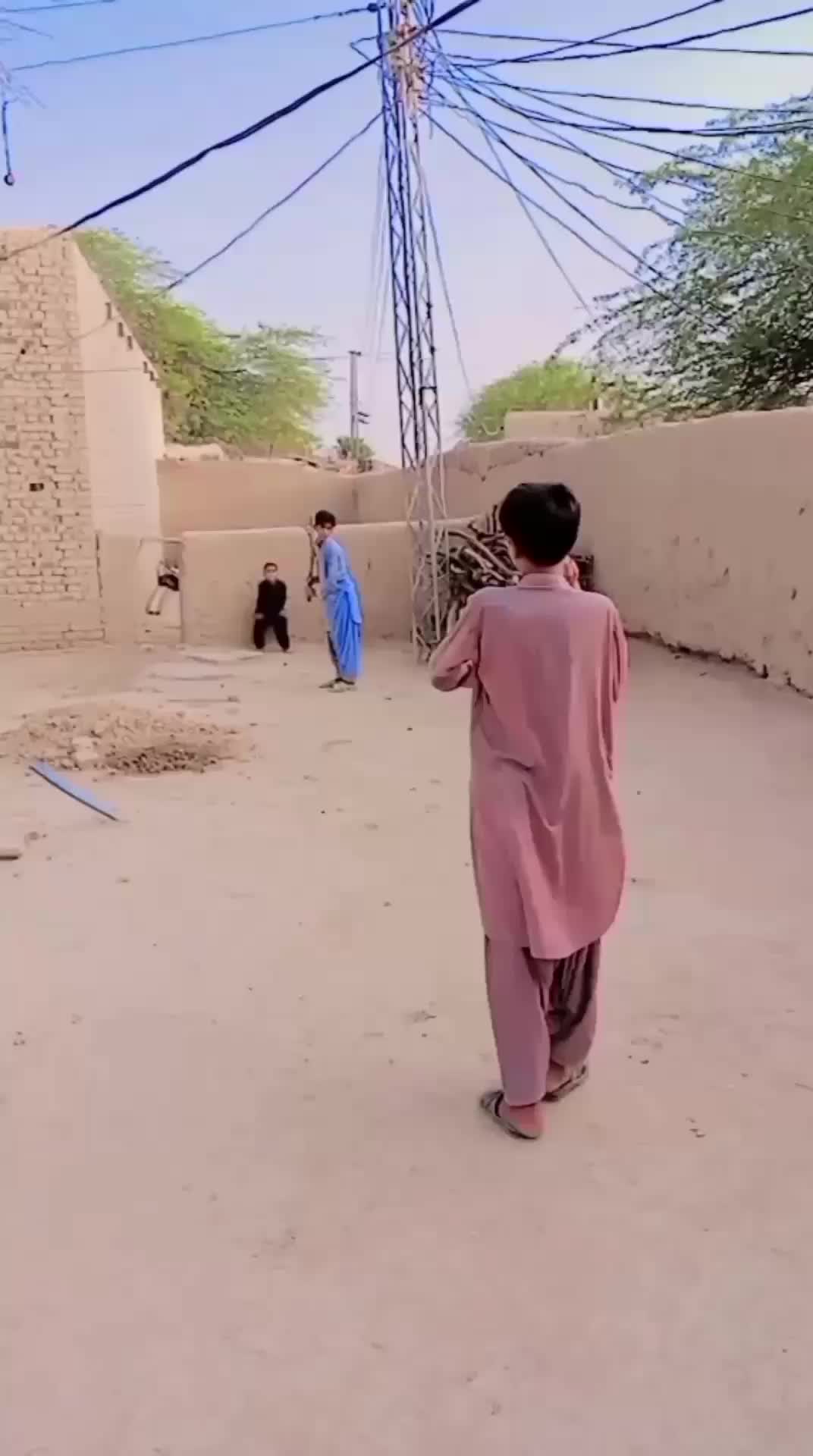 @SozaL Khan🤣