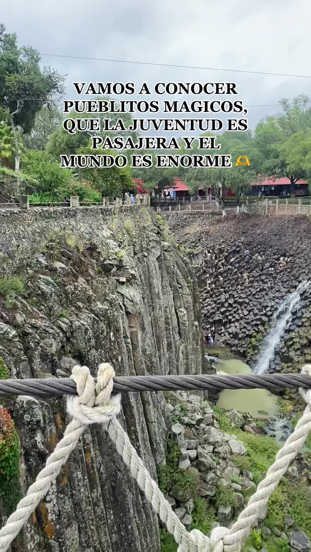 @LOS TROTAMUNDOS