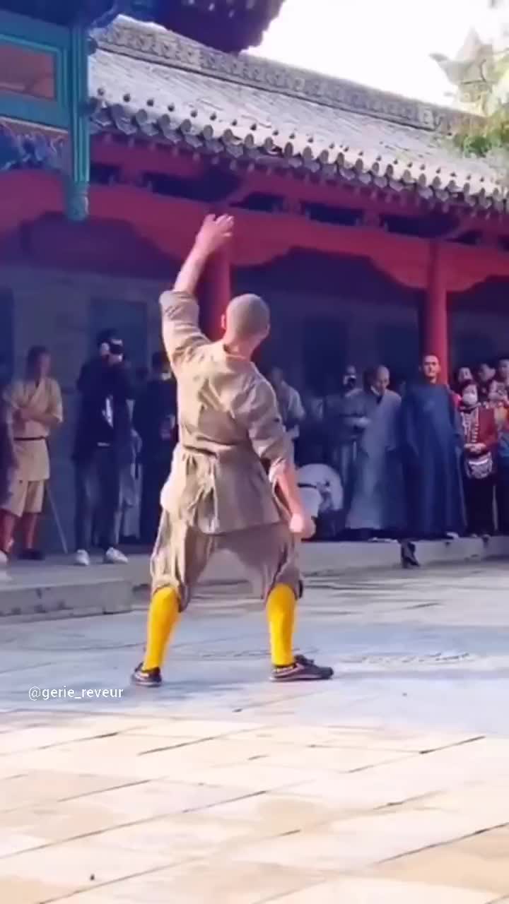 @R&Ecirc;VEUR