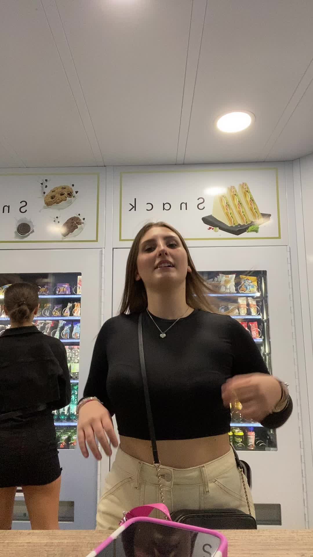 @Elisagarroo_