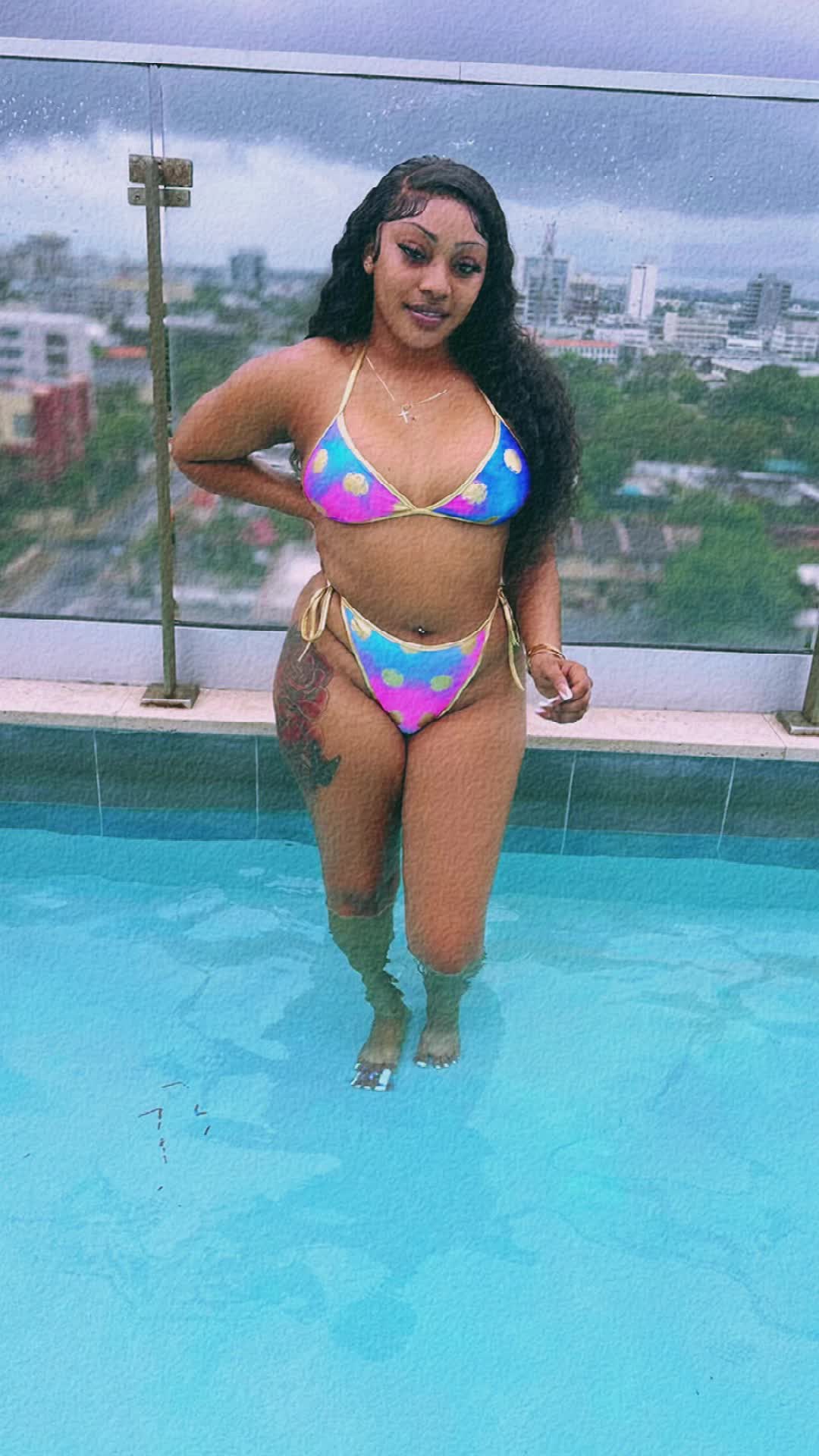 @islandgirl_tomoye