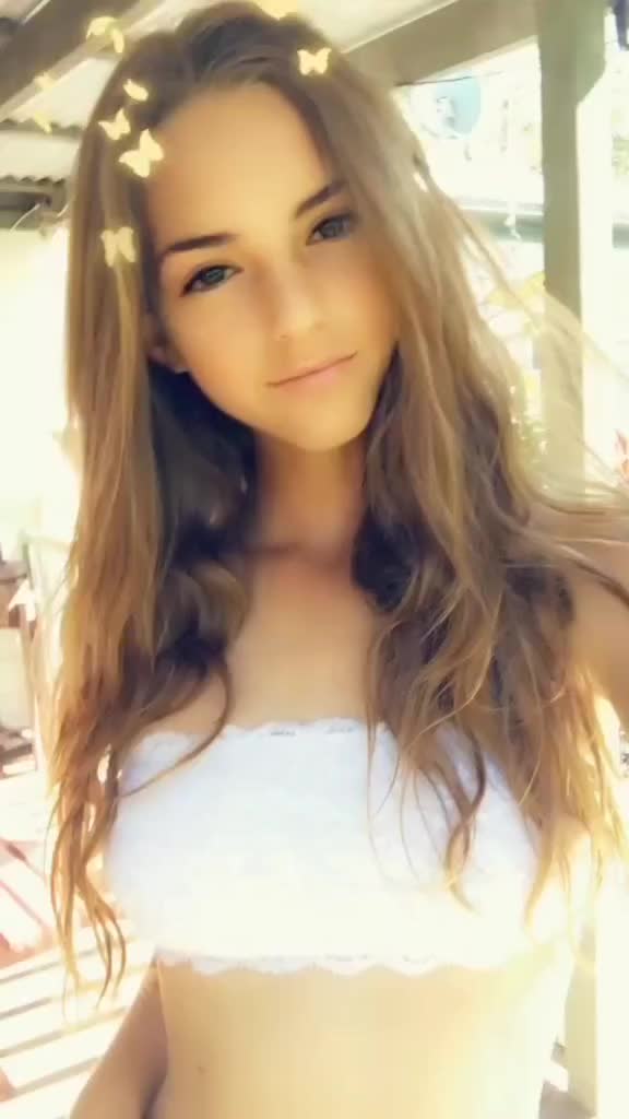 @Fanpage Emily Feld