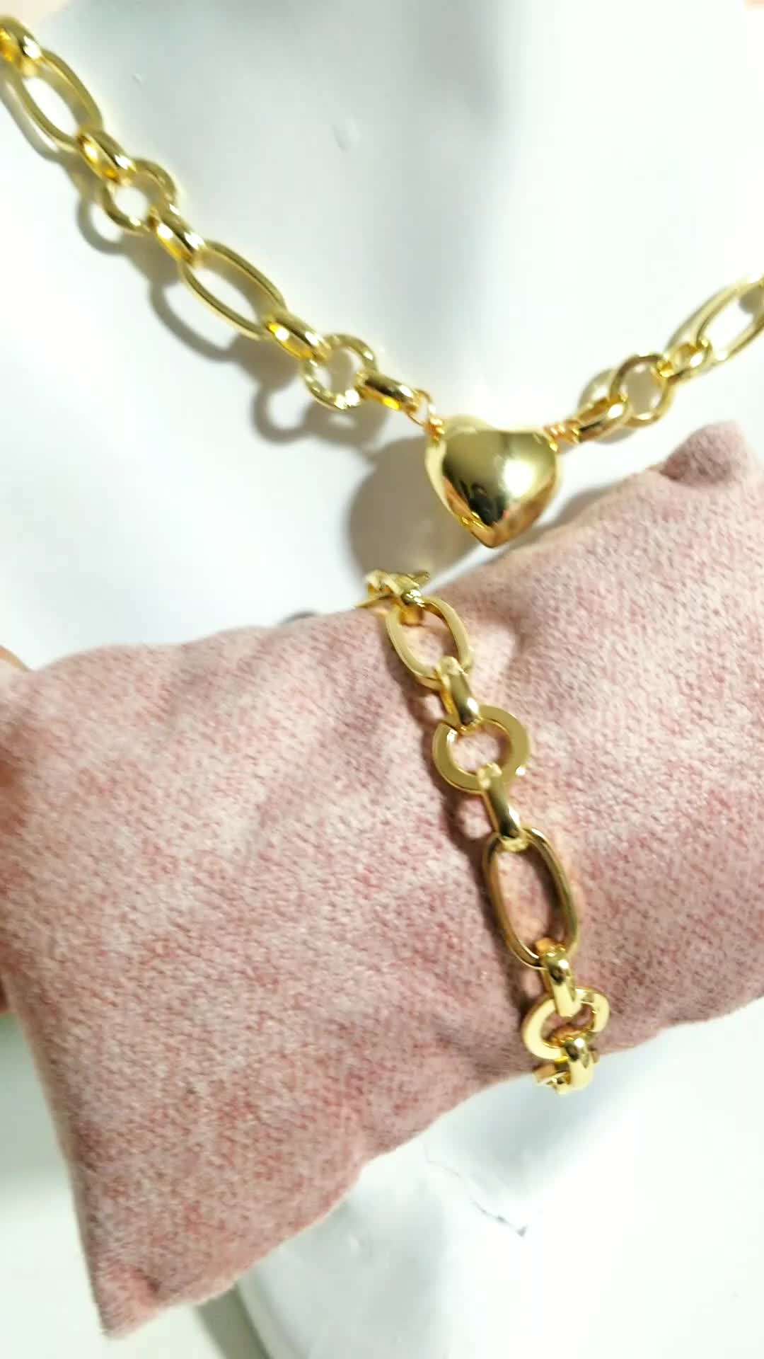 @&Aacute;vila semijewels