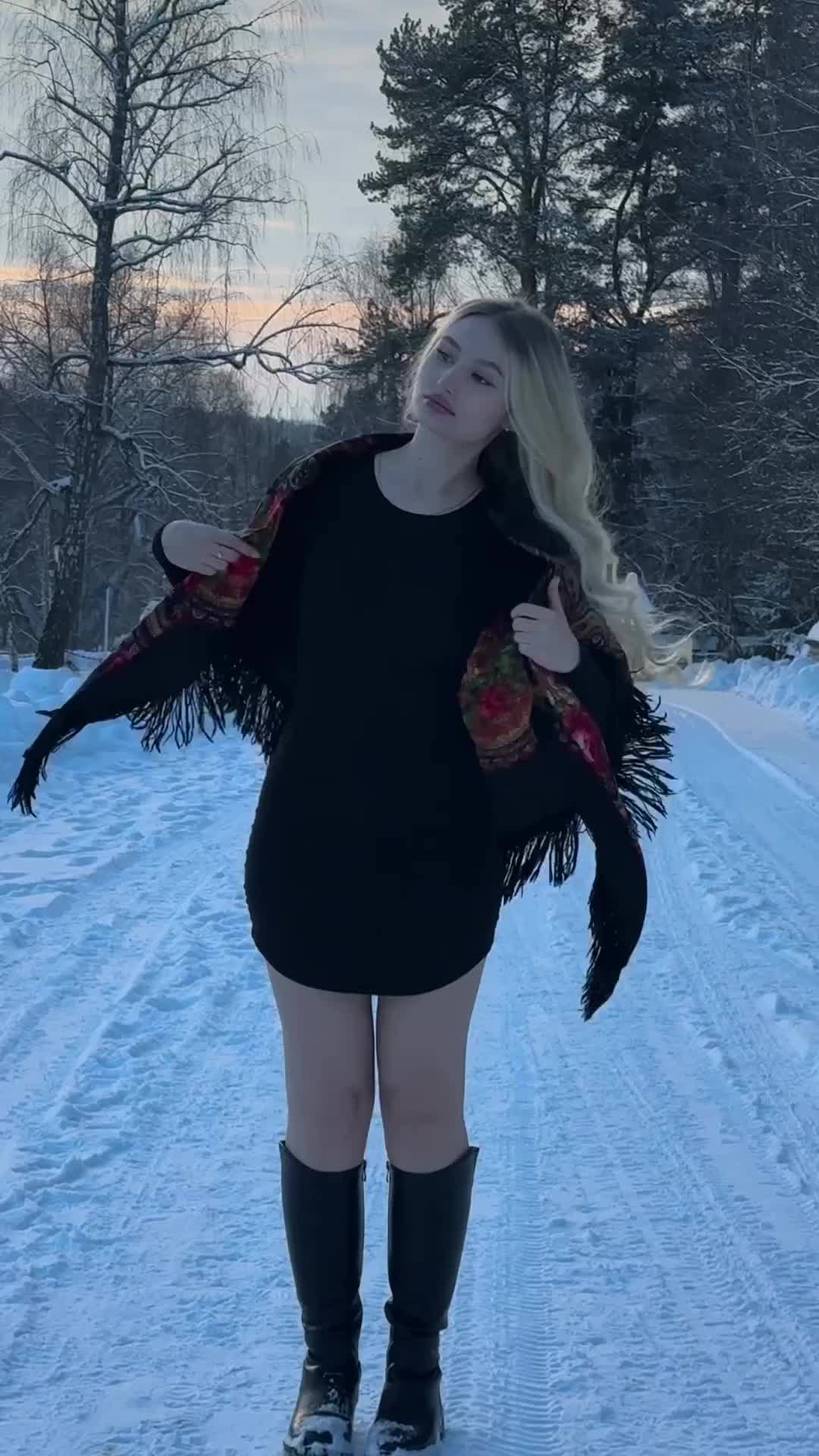 @bėāūţy_ ğ&igrave;řĺ 12
