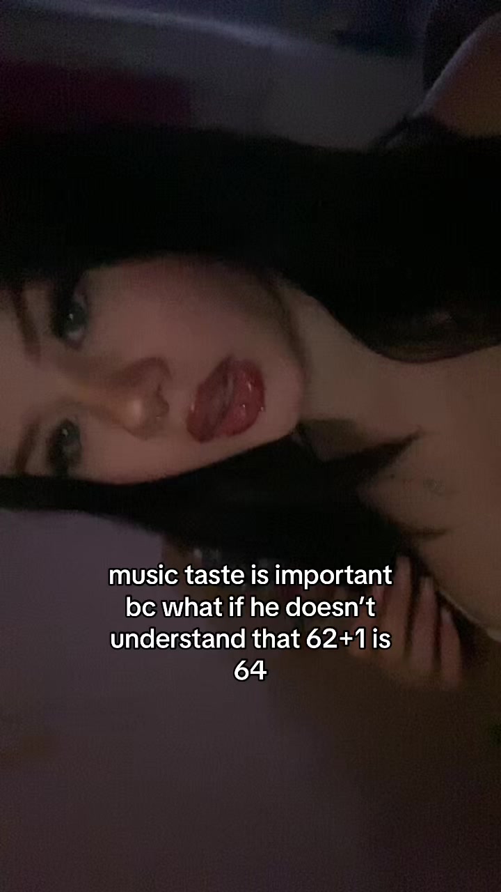 @𝐄 𖣂.