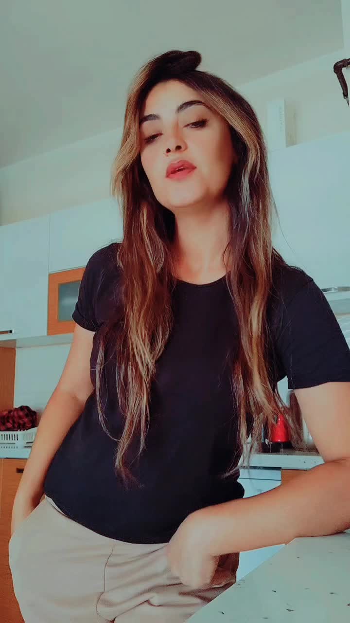 @ÖZLEM TEKEŞ 🖤🖤