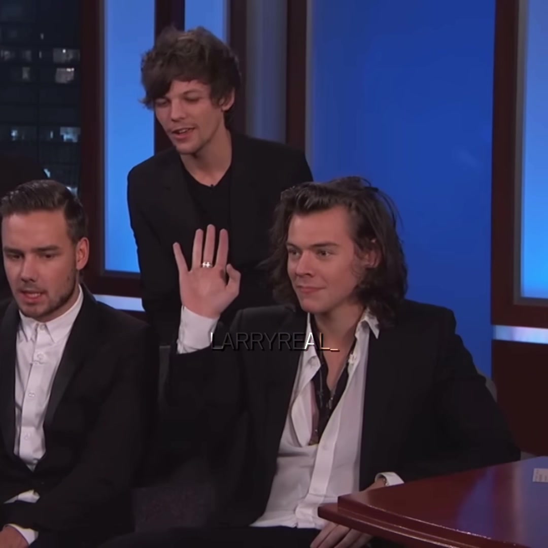 @Larry is real💚💙
