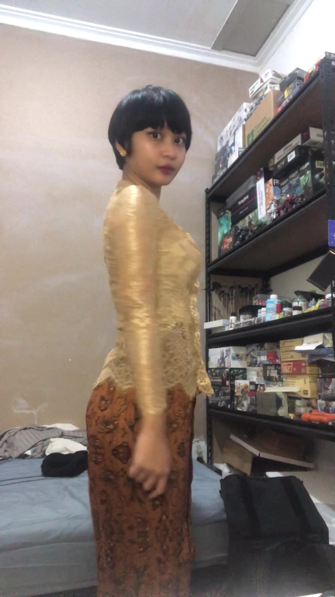 @isseykat