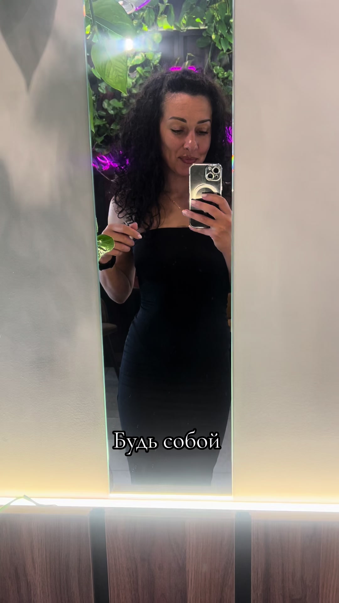 @CuRlyAnnet