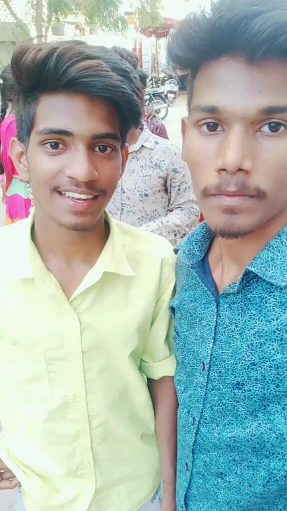 @faltoos_abhi