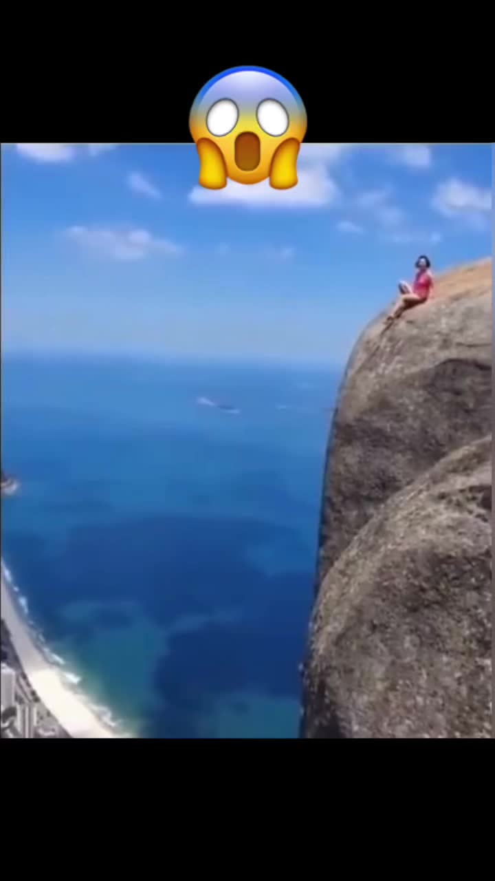 @idiocrate_
