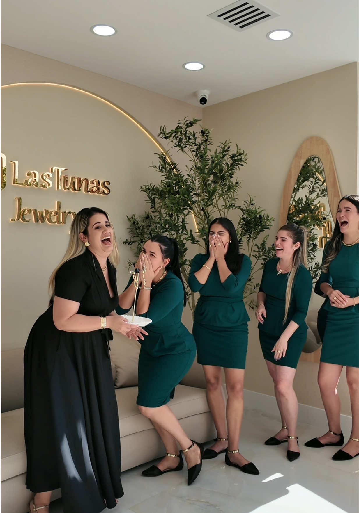 @LAS TUNAS JEWELRY LLC