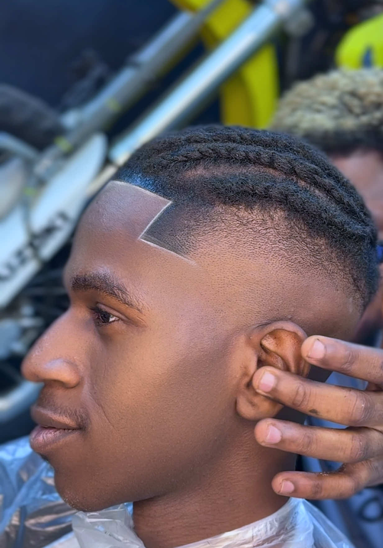 @KINGCUTZ CELEBRITY BARBER ๐ธ๐ฆ
