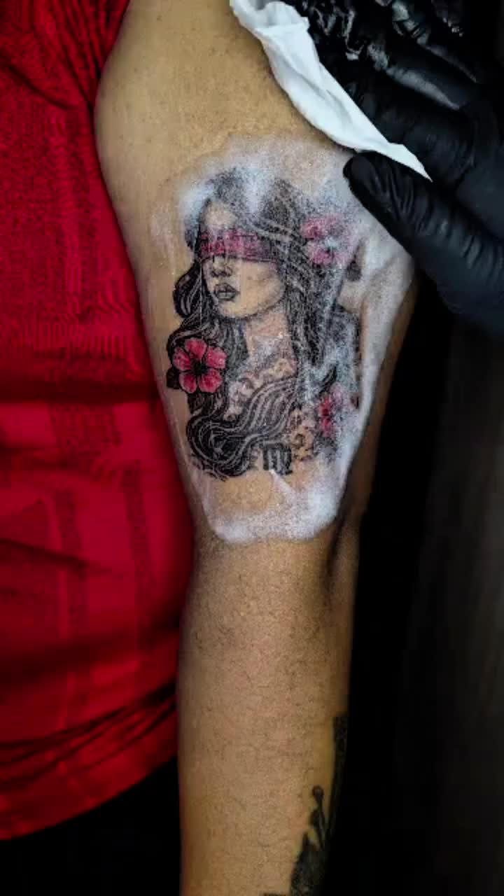 @Female Tattoo Artist