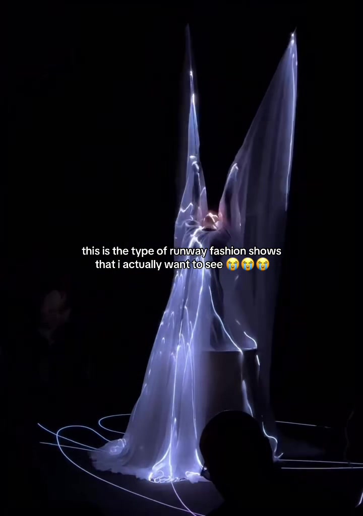 @0fftherunway