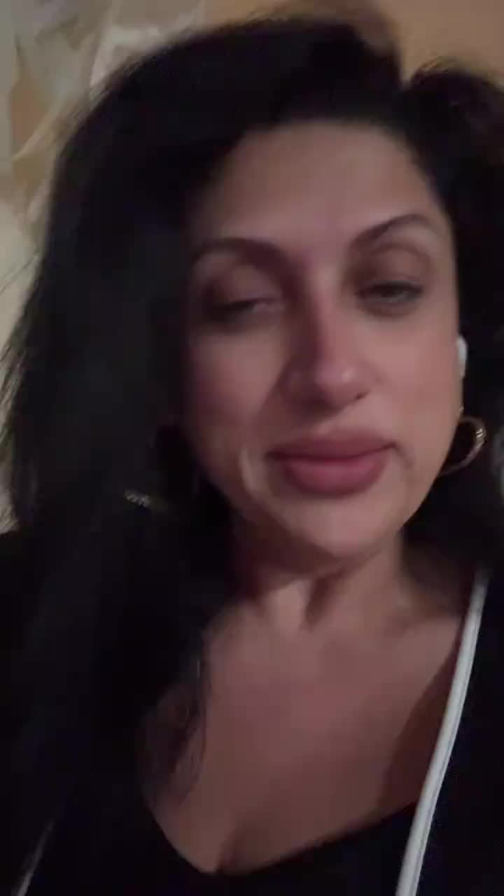 @Dolly_Canadezika