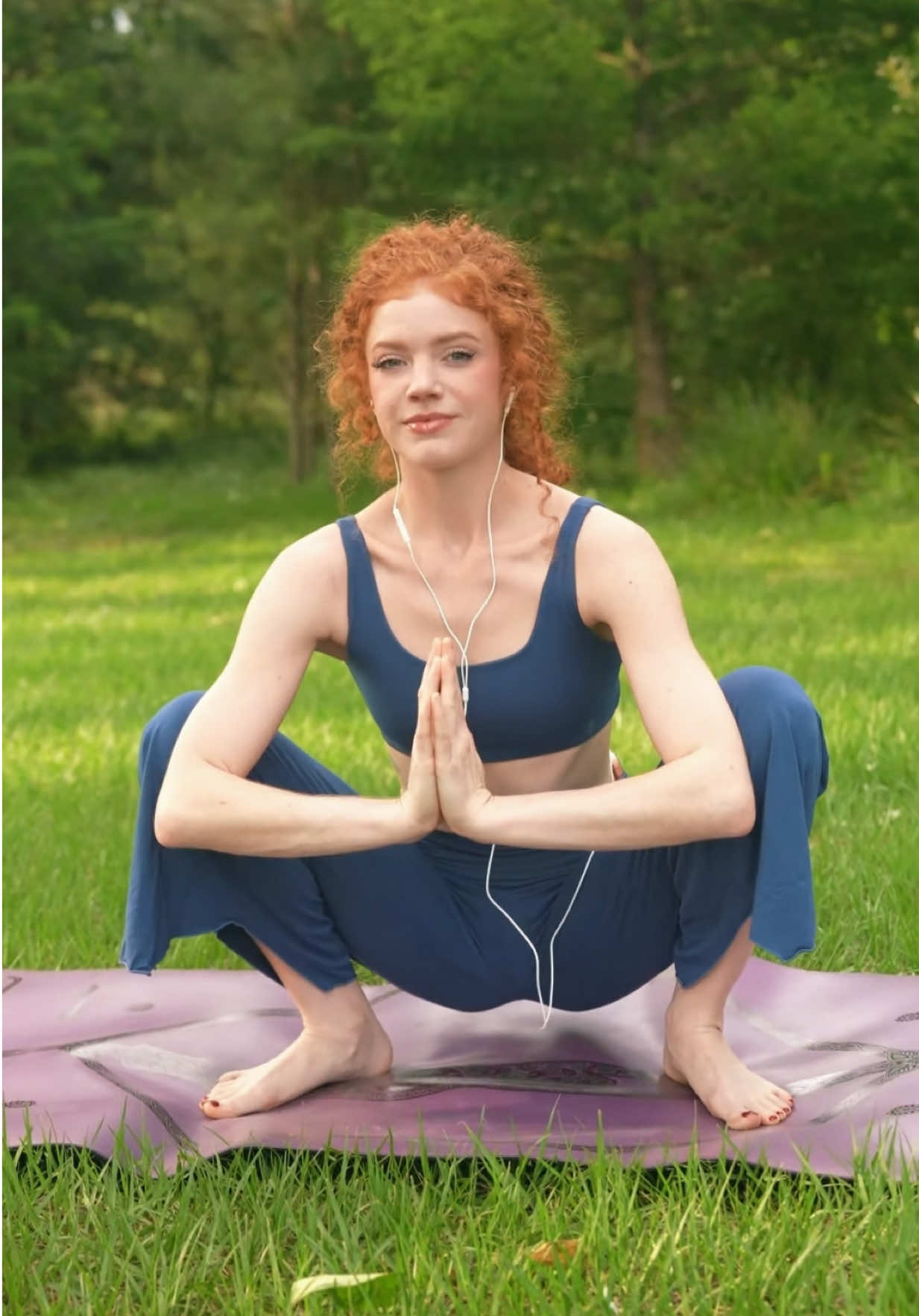 @lilredyoga