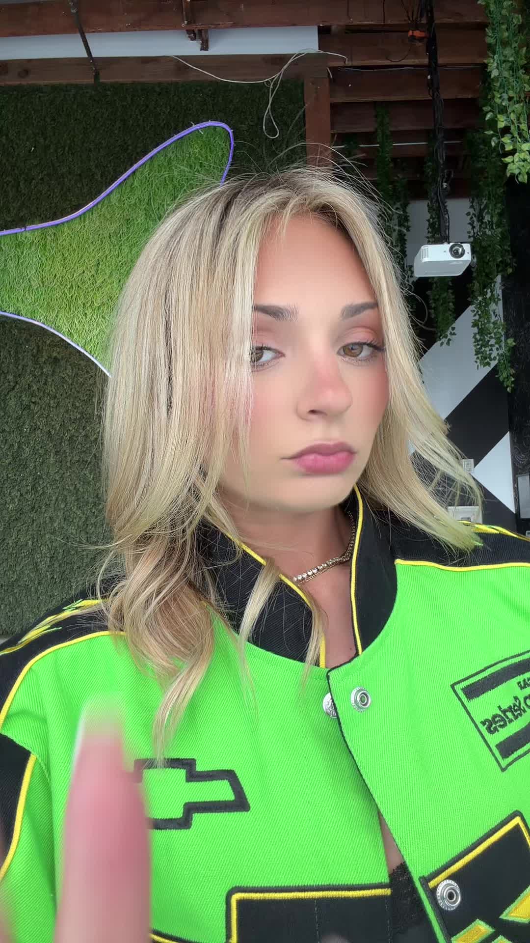 @Hennybacon