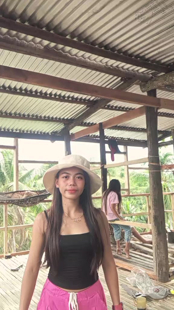 @Ave Q
