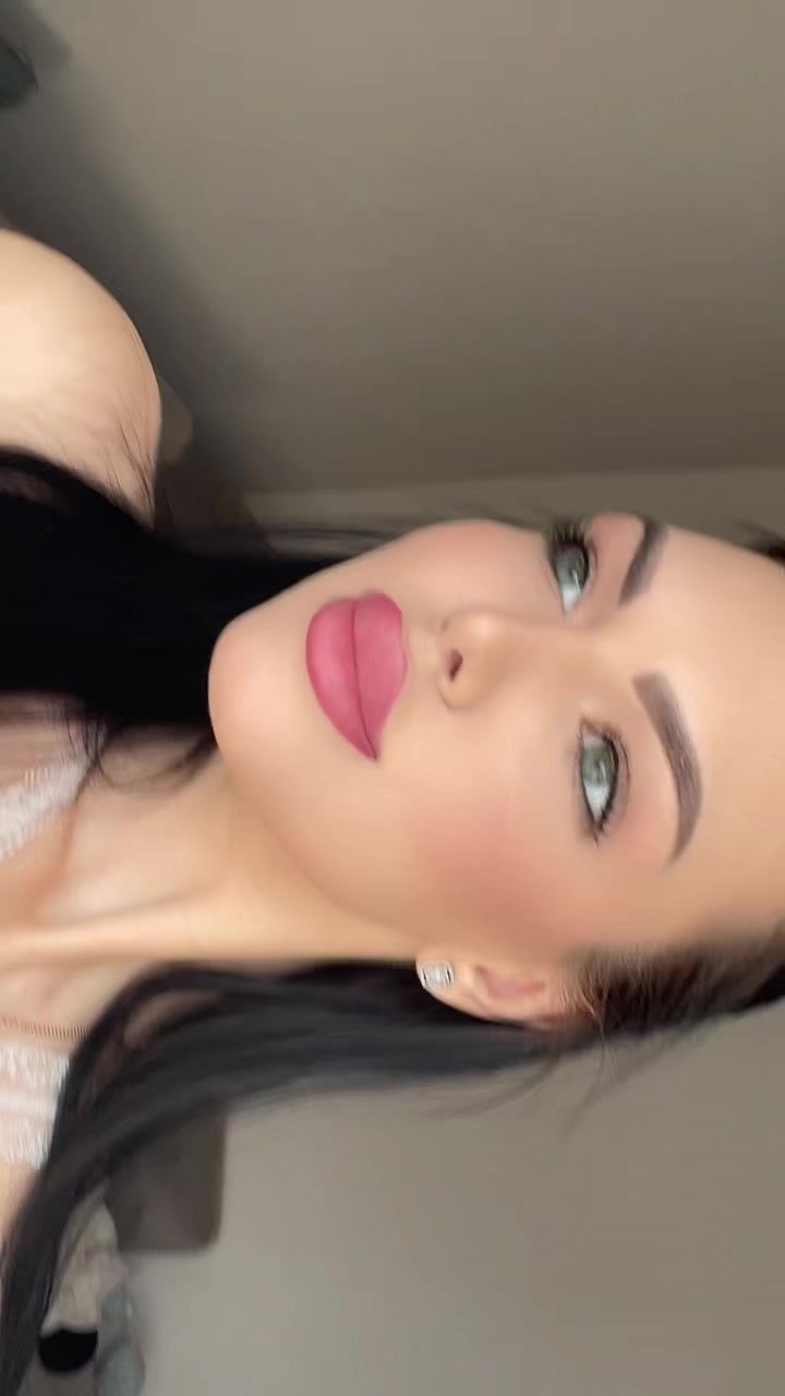 @adelyinna