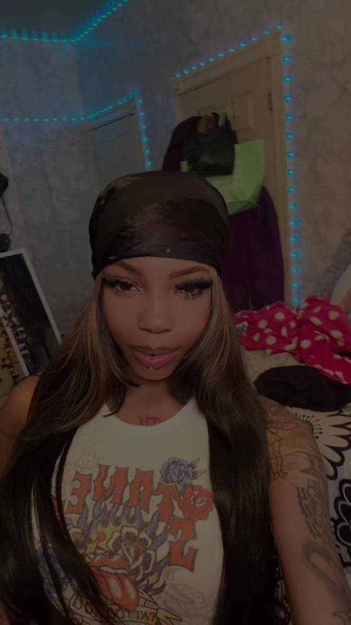 @Slutforbrownskinnn