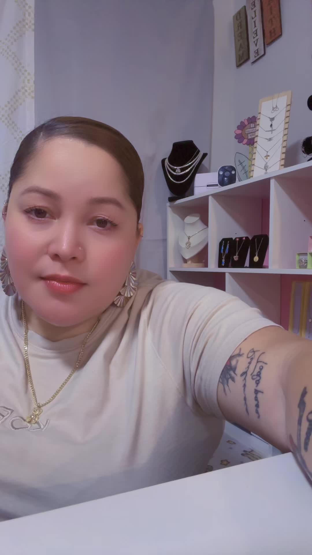 @Yanesita🇭🇳