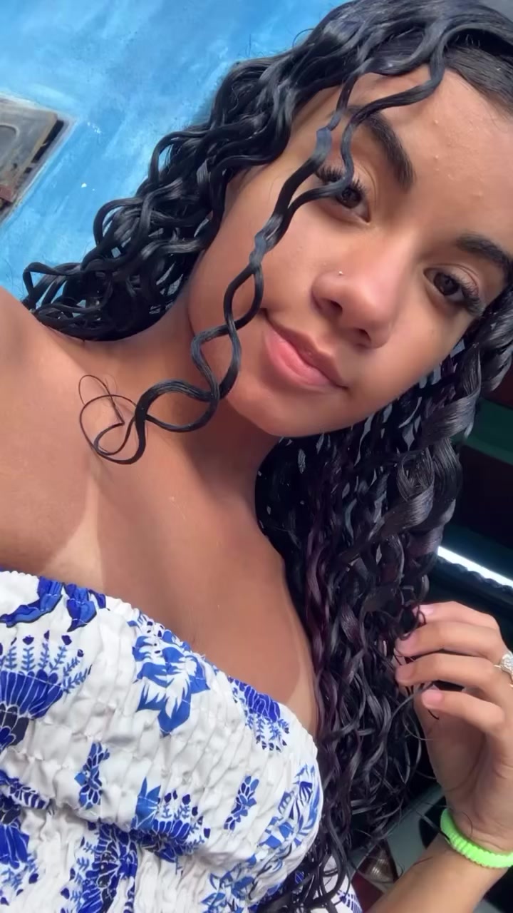 @vanessa_.larii