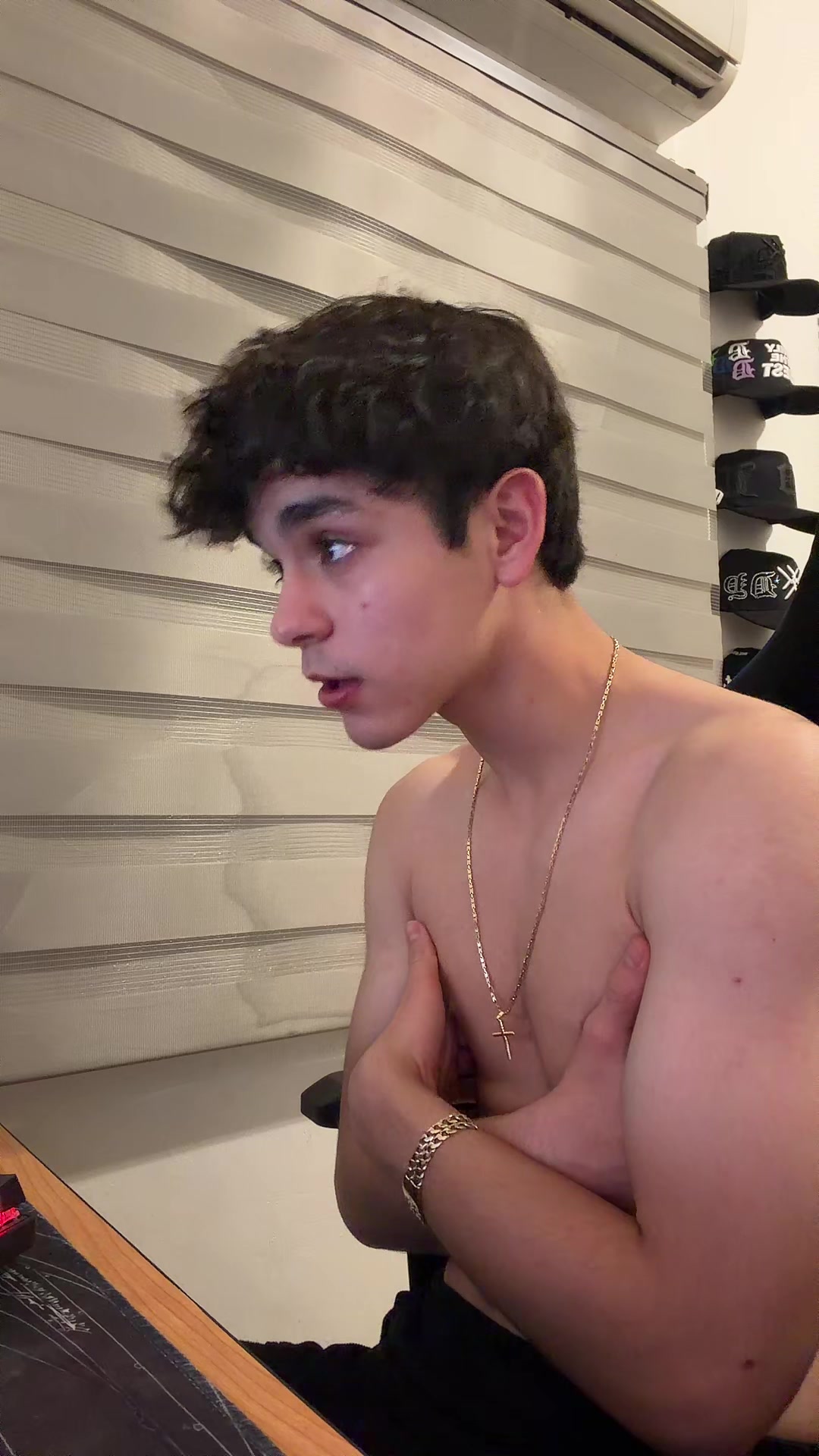 @leonelliveeee