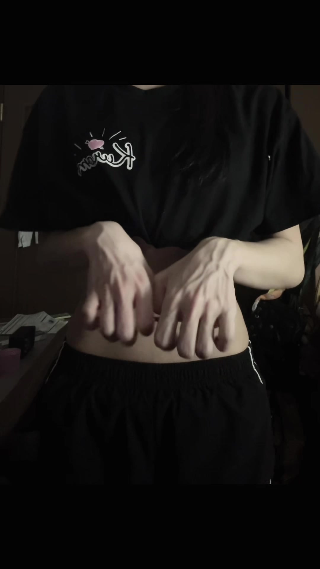 @か