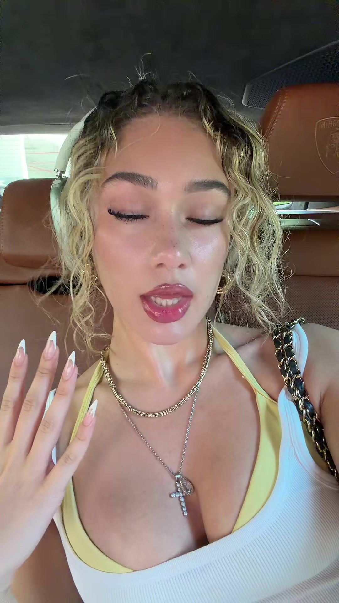 @miabellarivero