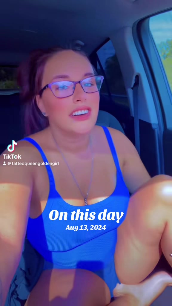 @tattedqueengoldengirl