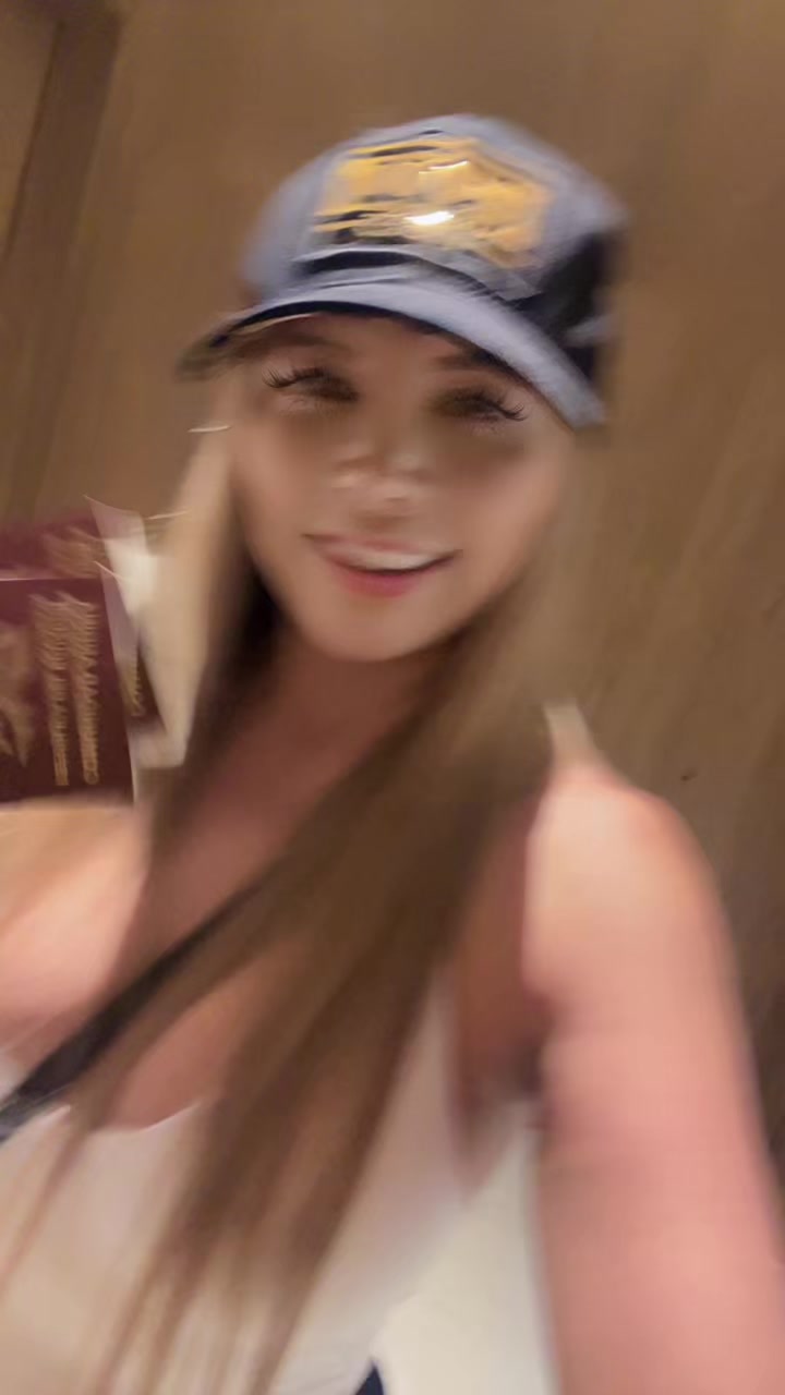 @Anna Karyna