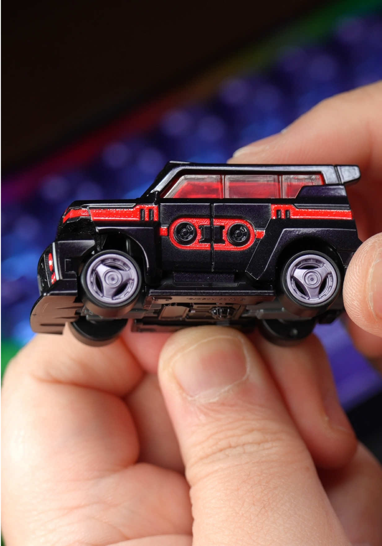 @TOYSN’T